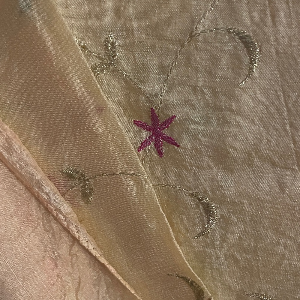 Floral Pink and Gold Silk Saree - Picture 5 of 7